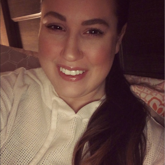 Meet your Posher, Shelly - Picture 2 of 15